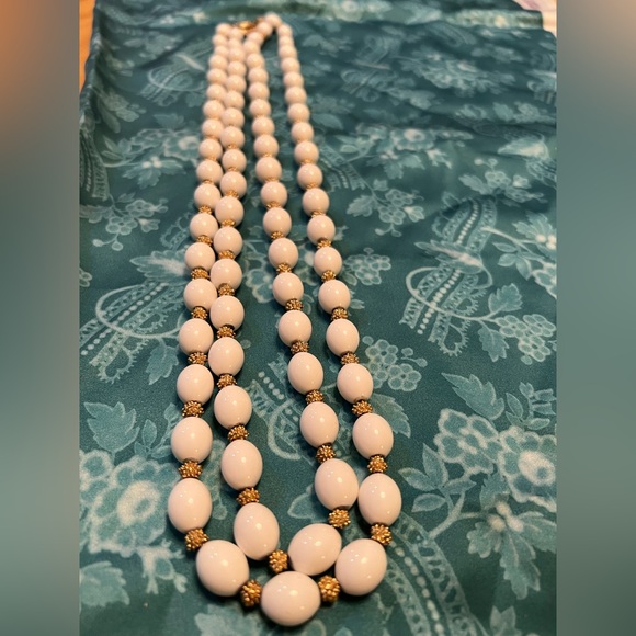 Vintage Crown Trifari White Lucite & Gold Tone Double Strand Necklace - Picture 4 of 10